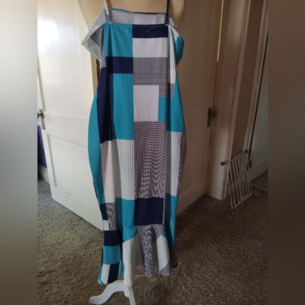 Color Block Strappy Mermaid Dress - Picture 4 of 8